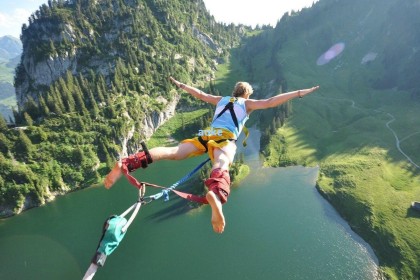 奥客|美媒曝快船交易底线，非两首轮不卖祖巴茨，内线支柱去留牵动争冠布局