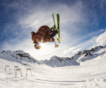 okooo 澳客网官网-新浪杯职业业余比洞赛，梁文冲冯珊珊逐浪领航，中国高尔夫迎来新浪潮