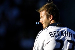 澳客官方网|诺坎普回归倒计时，巴萨球迷穿搭特辑引爆全城，红蓝浪潮即将重燃