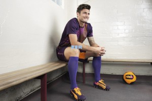 官方澳客网-亚冠赛场外的温情，麦克阿瑟FC与大埔赛前共悼火灾遇难者，足球凝聚人文关怀