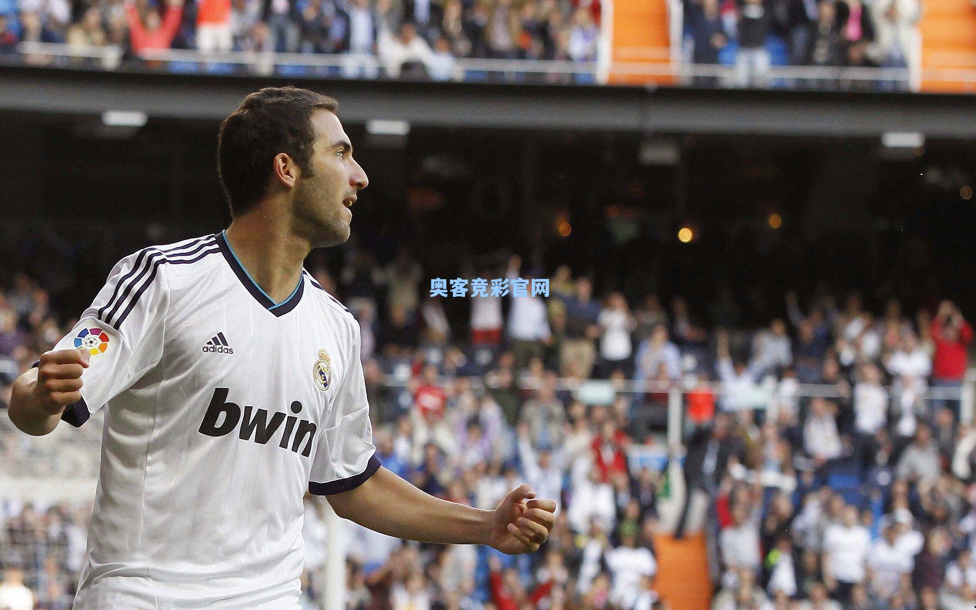 角球奇迹！吉马良斯神来之笔创纽卡历史，英超再添经典瞬间